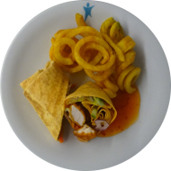 Wrap 'Sweet-Chili-Chicken' mit Hähnchennuggets, Gurke, Tomate und Sweet-Chili-Sauce (3,9,18,81) dazu Twister Pommes (81) 