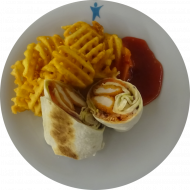 Wrap 'Sweet-Chili-Chicken' mit Hähnchennuggets, Gurke, Tomate und Sweet-Chili-Sauce (9,18,81) dazu Gitterkartoffeln (81)