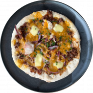 Sie können aus 6 verschiedenen Pizzavariationen wählen. Heutige Tagesempfehlung: Pizza 'Alcatraz' mit Bacon, Rindfleisch, Zwiebeln, Cheddar, Mozzarella und BBQ-Dip (1,2,8,19,21,81) 