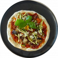 Sie können aus 5 verschiedenen Pizzavariationen wählen. Heutige Tagesempfehlung: Pizza 'Coca Mallorquina' mit Pfannengemüse, Thymian, Knoblauch und Mandelblättchen (3,24,49,71,81)