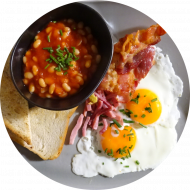 Frühstück in der Cafete⁵⁵: 'English_Breakfast' - Ham & Eggs, Bacon, Baked Beans, (2,3,15,21,81) dazu 1 Heißgetränk 0,2l 