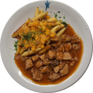 Schweinegulasch mit Waldpilzen und Kürbisschupfnudeln (15,49,81)