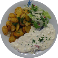 Marinierter Hering nach 'Hausfrauen Art' (3,9,15,16,19,22,81) dazu Bratkartoffeln und kleine Salatgarnitur