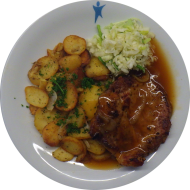 Thüringer Rostbrätl - Schweinesteak in Senf-Zwiebel-Schwarzbiermarinade (22) an Bratenjus (81) dazu Bratkartoffeln und kleiner Weißkrautsalat mit Lauchröllchen