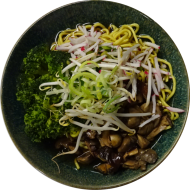 Ramen 'Kinoko' mit Gemüsefond, Pilzen, Pak Choi, Brokkoli und Mienudeln (2,3,5,18,21,23,24,81)