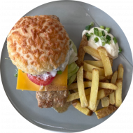 Sie können aus 6 verschiedenen Burgervariationen wählen. Heutige Tagesempfehlung: Burger 'Händlmaier Art' gebackenes Big Rib Hacksteak in Senf Marinade mit Cheddar (1,15,19,22,23,48,81) dazu als Menüoption Pommes und House-Dip (9,22)