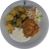 Hausgemachter gebackener Camembert (15,19,81) mit Preiselbeer-Dip oder Kräuterremoulade (9,15,19,81) dazu Bratkartoffeln und Salatgarnitur