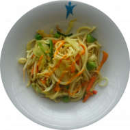 Kleine Portion: 'Bami Goreng' dazu Bratnudeln, Sojasprossen, Chinakohl, Gemüse und Sherry (2,18,24,49,81) mit 'Flying Goose'- Chili Creme (1,2,3,4,18,22)