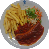 Grillwurst (1,2,3,8,46) mit Paprika-Letscho-Soße (24,49,81) dazu Steakhouse Pommes und Salatgarnitur 