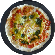 Pizza 'V-argherita' mit fruchtiger Tomatensoße und Reiberei (1,2,81)