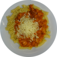 Fusilli (81) mit deftigem Wurstgulasch (2,3,8,22,81) dazu geriebener Gouda (19)