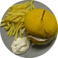 Sie können aus 6 verschiedenen Burgervariationen wählen. Heutige Tagesempfehlung: Blumenkohl-Burger mit Blumenkohltaler, Tomate, House-Dip und frischem Salat (9,22,81,82) dazu als Menüoption Pommes und House-Dip (9,22)