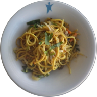 Kleine Portion: 'Chow Mein' - Gebratene Nudeln mit buntem Gemüse dazu gezupftes Rindfleisch (2,18,81) und süß-scharfe Asia-Sauce (9,49) 