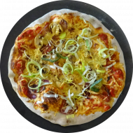 Pizza 'Funghi' mit Champignons und Reiberei überbacken (1,2,22,81)