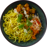 'Buddha Bowl' mit Sojaschnetzel-Kirschtomatenragout, knackigem Gemüse und Limetten-Cashew-Dressing (18,49,74,81). Auch als kleine Portion erhältlich.