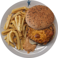 'Beef'n Cheese Burger' mit doppelt saftigem Rindfleisch, Cheddar und Sauce 'Special' (1,2,9,15,19,22,23,48,81) dazu frittierte Kartoffelstäbchen