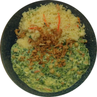 Kichererbsencurry mit Spinat, Möhren und Röstzwiebeln (18,81) dazu Couscous mit Gemüsestreifen (21,81)