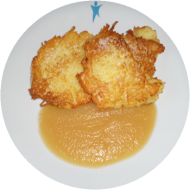 Hausgemachte Kartoffelpuffer mit Zucker (2,3,24) und Apfelmus (3) 