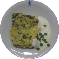 Spinatauflauf nach 'Florentiner Art' mit Kartoffeln, Blattspinat und Gouda überbacken (15,19) an Meerrettich-Creme fraiche-Dip (3,19,24) und Salatgarnitur