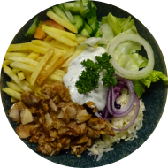 Dönerteller mit Hähnchenkebab, Zwiebel, Tomate, Gurke, Kraut und Pommes (19,49) 