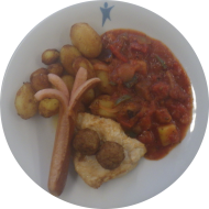 Grillplatte mit Hähnchenbrust, Grillwürstchen, Partyfrikadelle und mediterranem Gemüse (2,3,8,15,21,22,81) dazu Backkartoffeln