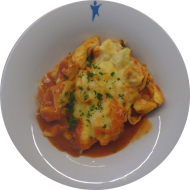 'Tortelloni al Forno' in fruchtiger Tomatensoße, mit Mozzarella überbacken dazu frischer Basilikum (15,19,81)