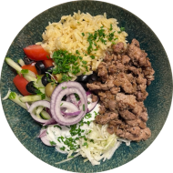 Griechische 'Tzatziki-Bowl' mit Kritharaki, frischem Gemüse und Gyros vom Schwein (3,19,49,81)