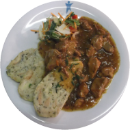 Gulasch nach 'Szegediner Art' (1,3,21,81) dazu hausgemachte Böhmische Knödel (15,19,81,82)