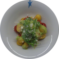 Kleine Portion: Gebratene Gnocchi dazu buntes Gemüse und Tomaten mit geriebenem Hartkäse (15,19)