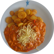 Hähnchengyros in Metaxasoße mit Paprika, Zwiebel und Knoblauch (19,49) dazu gebackene Knoblauchkartoffeln (49) 