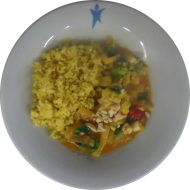 Kleine Portion: Romanesco-Kohlrabi-Ragout (81) in Curry-Kokos-Soße mit Cashewkernen und Lauch (2,74) dazu Kräuterbulgur (81)
