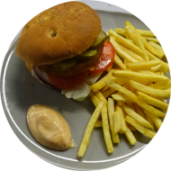 Sie können aus 5 verschiedenen Burgervariationen wählen. Heutige Tagesempfehlung: Süßkartoffel-Amaranth-Burger mit Tomate, Eisberg, Spezialsoße und Gewürzgurken (1,2,3,9,19,22,23,81,83) dazu als Menüoption Pommes und House-Dip (9,22)