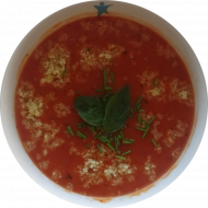 Orientalische Couscous-Tomaten-Suppe mit Knoblauch und Sambal Olek (2,18,49,81) dazu Fladenbrot (23,81). Auch als kleine Portion erhältlich.