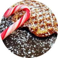  Frische knusprige Waffeln (15,19,81) mit Vanillesoße (19) und Puderzucker 