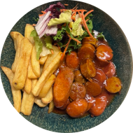 Currywurst 'Weserhaus Art' - in pikanter Currysoße (2,3,9) dazu Pommes frites und Salatgarnitur