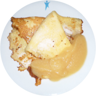 2 hausgemachte Eierkuchen mit Apfelkompott und Zucker (3,15,19,81). Auch als kleine Portion erhältlich.