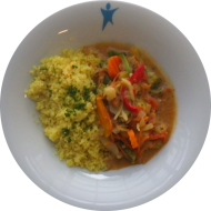 Couscous-Pfanne mit Champignons und Paprikastreifen (81) mit Kräuter-Creme-fraiche-Dip (19)