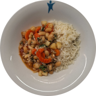 Kleine Portion: Fasolada mit weißen Bohnen, Möhren und Sellerie, on top Sonnenblumenkern-Gremolata (21,49) dazu Kräuterreis oder Fladenbrotecken (81,83)