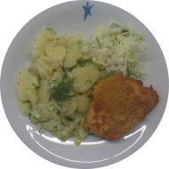 Hausgemachtes 'Zitronenbackhendl' (15,19,81,83) dazu hausgemachter Kartoffelsalat 'Wirtshaus Art' (9,15,19,81) und Salatgarnitur