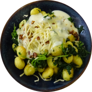 Mezzelune Spinaci mit Blattspinat, Rahmsoße und Gouda (15,19,73). Auch als kleine Portion erhältlich.