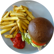 Sie können aus 6 verschiedenen Burgervariationen wählen. Heutige Tagesempfehlung: Vital-Burger mit Avocado-Quinoa-Patty, Vollkornbrötchen, Tomaten, Salat, Zwiebeln und Gurke (9,22,81,84) dazu als Menüoption Pommes und House Dip (9,22)