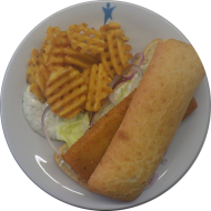 Ciabattaburger mit paniertem Seelachs, Remoulade, Gewürzgurke und roter Zwiebel (1,2,9,15,16,19,81) dazu Gitterkartoffeln (81)