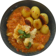 Tandooriblumenkohl mit Linsen-Ananas-Curry (1,2,3,18,22) dazu würzige Chili-Kräuter-Kartoffeln 