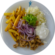 Hähnchengeschnetzeltes 'Gyros Art' mit hausgemachten Zaziki (19,49) dazu Kartoffelspalten und kleiner Weißkraut-Paprikasalat