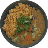 'Thai Chili' mit schwarzen Bohnen, Sonnenblumenhack, Tomate und Koriander (49) dazu Couscous 'á la Nuri' (81)