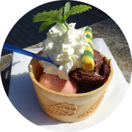 Der Sommer hat sich nur versteckt! - die Preise sind trotzdem gefallen! Jetzt schon ab 1,40 €. Jede weitere Kugel NOCH GÜNSTIGER! Auch als Eisbecher möglich! Ab sofort in deiner cafete⁵⁵.