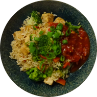 'Arroz chaufa de Chicken' - Peruanischer Bratreis mit Hähnchen, Lauchzwiebeln, Ingwer, Brokkoli und Paprika (2,15,18,23,49,81)