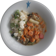 Kleine Portion: Gebratener Spargel 'Thai Style' mit Champignons, Karotten, Paprika und Zuckerschoten (2,3,17,18,49) dazu Bratreis