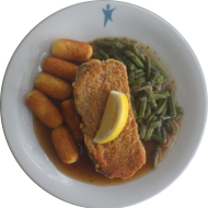 Seitanschnitzel mit Zitronenecke (81) an Thymianjus dazu Pilzbohnen (1) und Kroketten (81)
