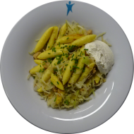 Krautschupfnudeln mit Schmorkraut und Schinkenwürfel (2,3,15,81) an Kräuter-Creme fraiche-Dip (19)